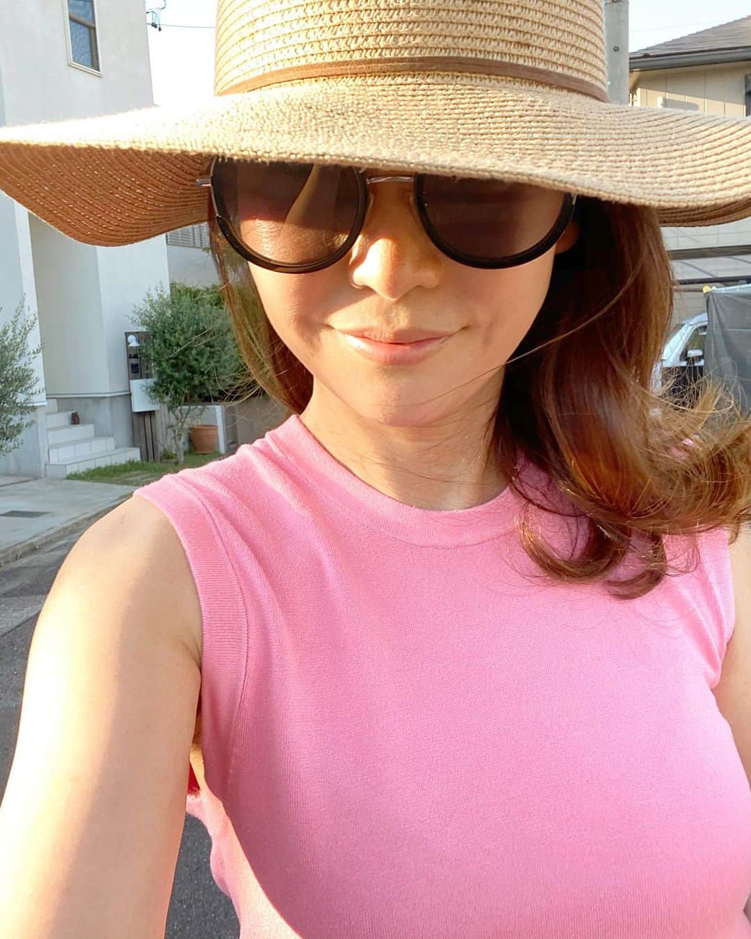 lady.junjunさんのインスタグラム写真 - (lady.junjunInstagram)「. 特別な夏休み終わり🍉 名古屋、39°💦💦 . . . #54歳の夏休み #pink #特別な夏  #アラフィフ #夏休み #お盆休み #nagoya #ハリ肌 #ツヤ肌  #艶肌 #ツヤ肌メイク」8月16日 19時41分 - lady.junjun