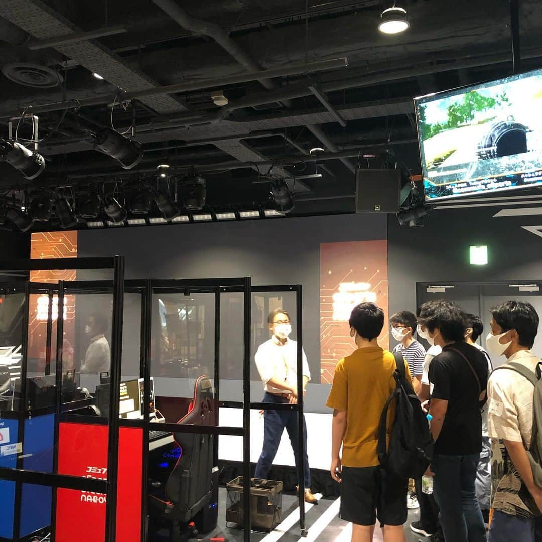 名古屋コミュニケーションアート専門学校_デザインのインスタグラム：「eスポーツオープンキャンパスは 名古屋パルコのコミュスタさんとコラボ❗️ 施設のバックステージツアーとゲーム体験をしてきました✨　有名選手のサインがいっぱい😊 設備とネット回線がすごく良かったです #eスポーツ #ゲーム　#名古屋　#栄」