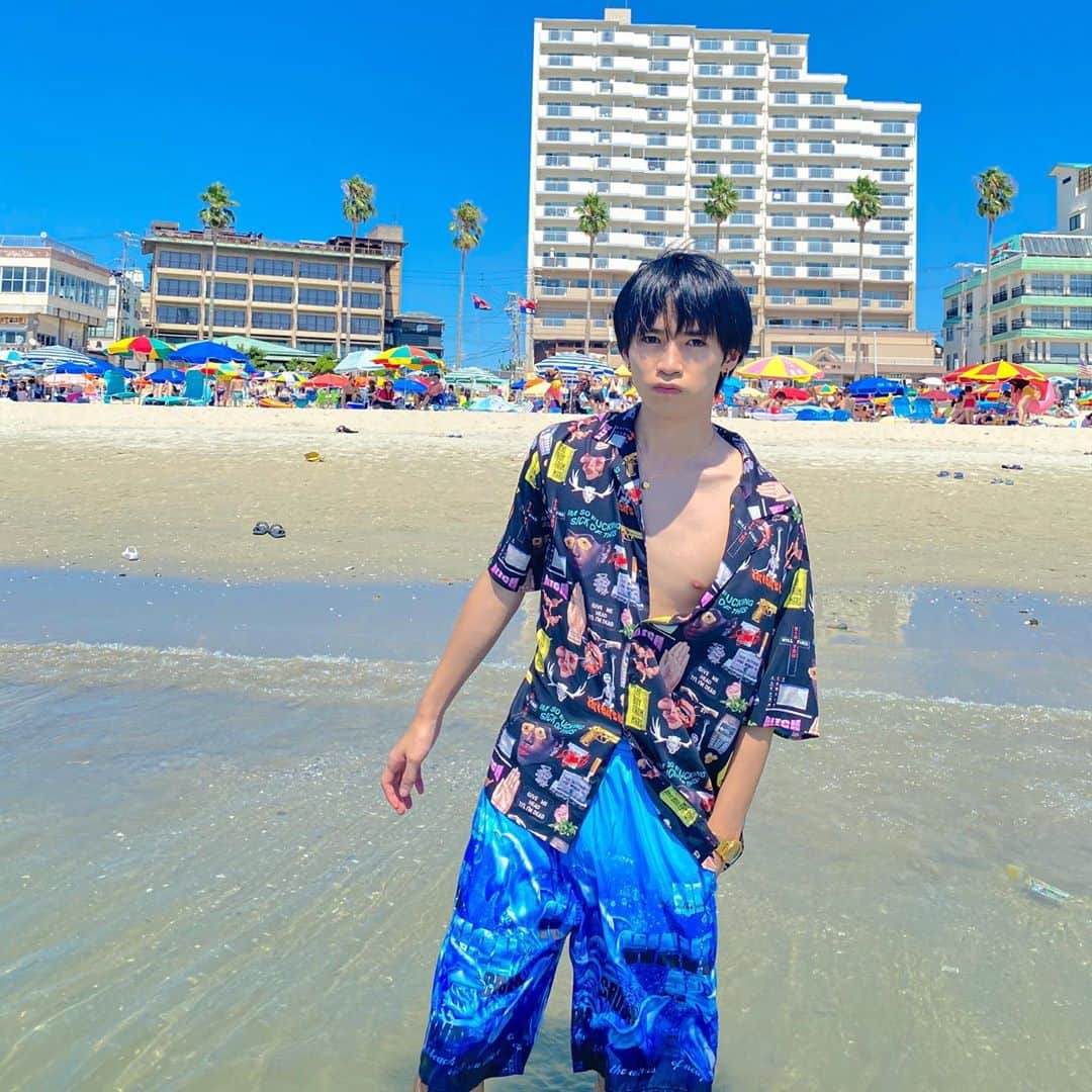 大谷悠哉さんのインスタグラム写真 - (大谷悠哉Instagram)「SUMMER🌞🌴🌺 . . . 明日は上半身見えてたりして . . #内海海水浴場 #内海 #内海海岸 #海 #ocean #sea #水着 #LEGENDA #知多  #名古屋 #愛知  #セクメン #セクラバ #ジャニヲタ #荒野行動」8月16日 19時50分 - s_410yuya