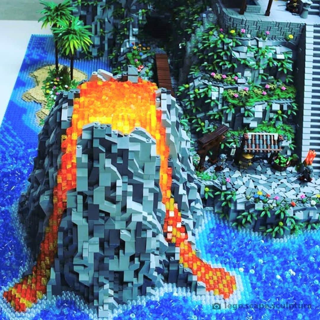 LEGOさんのインスタグラム写真 - (LEGOInstagram)「WOW, this is surely LEGO paradise!? 🌴 #RebuildTheWorld #LEGO  📸 @lego.scape.sculpture」8月16日 20時00分 - lego