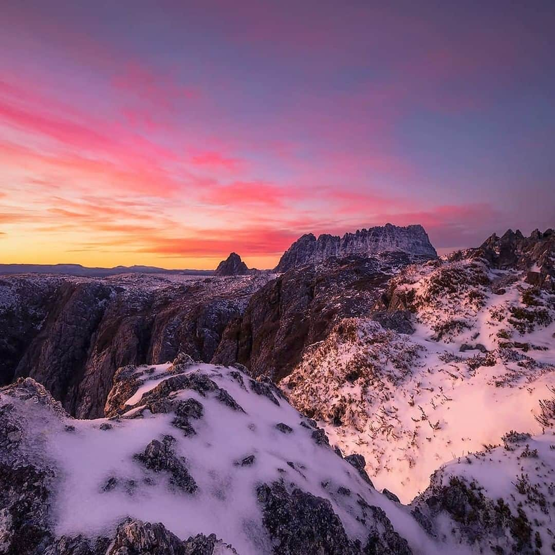 Australiaさんのインスタグラム写真 - (AustraliaInstagram)「Did you snow @visitcradlecoast is truly magnificent?! ❄️ @wisetri_photography was treated to this glorious #sunrise in @tasmania’s Cradle Mountain-Lake St Clair National Park, making a chilly morning hike well worth the effort! TIP: Reconnect with nature in style here by staying at the luxurious @pumphousepoint, a rather special spot that's actually located within this epic @tasmaniaparks’ Wilderness World Heritage area. #seeaustralia #discovertasmania #tasmaniaparks」8月16日 20時00分 - australia