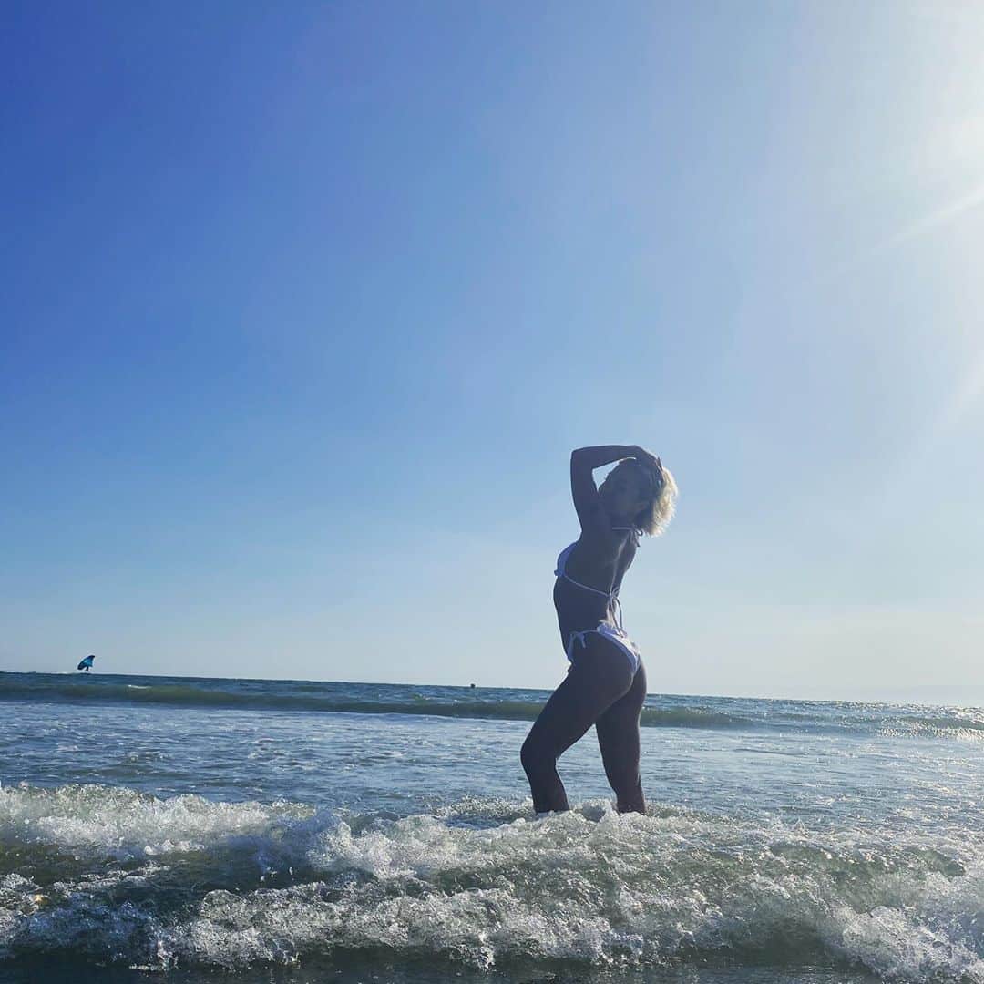 Nazukiさんのインスタグラム写真 - (NazukiInstagram)「🏝 𝓢𝓾𝓶𝓶𝓮𝓻 𝓫𝓮𝓪𝓬𝓱 🏝  毎日暑いけど😵 今年はなかなか遠くに行けないけど サーフィンしに海に行けて幸せ❣️ 趣味ができてよかった👍  無になれる場所✨ 色々浄化もできる✨  #beach #sea #summer #surf #surfgirl  #海　#サーフィン #浄化」8月16日 19時52分 - nazuki_08