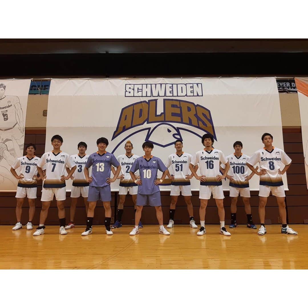 のインスタグラム：「ハイキュー!!×V.LEAGUE SPECIAL MATCH 2020 ご視聴ありがとうございました🙆‍♂️  真剣勝負の中楽しくできてとても良かったです。 このような場でバレーができたことに感謝🙇‍♂️ 皆さんも楽しんでもらえましたか？ → ハイキューコラボ最高の一言です❤︎ → #ハイキュー #Vリーグ #シュバイデンアドラーズ  #ブラックジャッカル #富松さん最高の髪型」