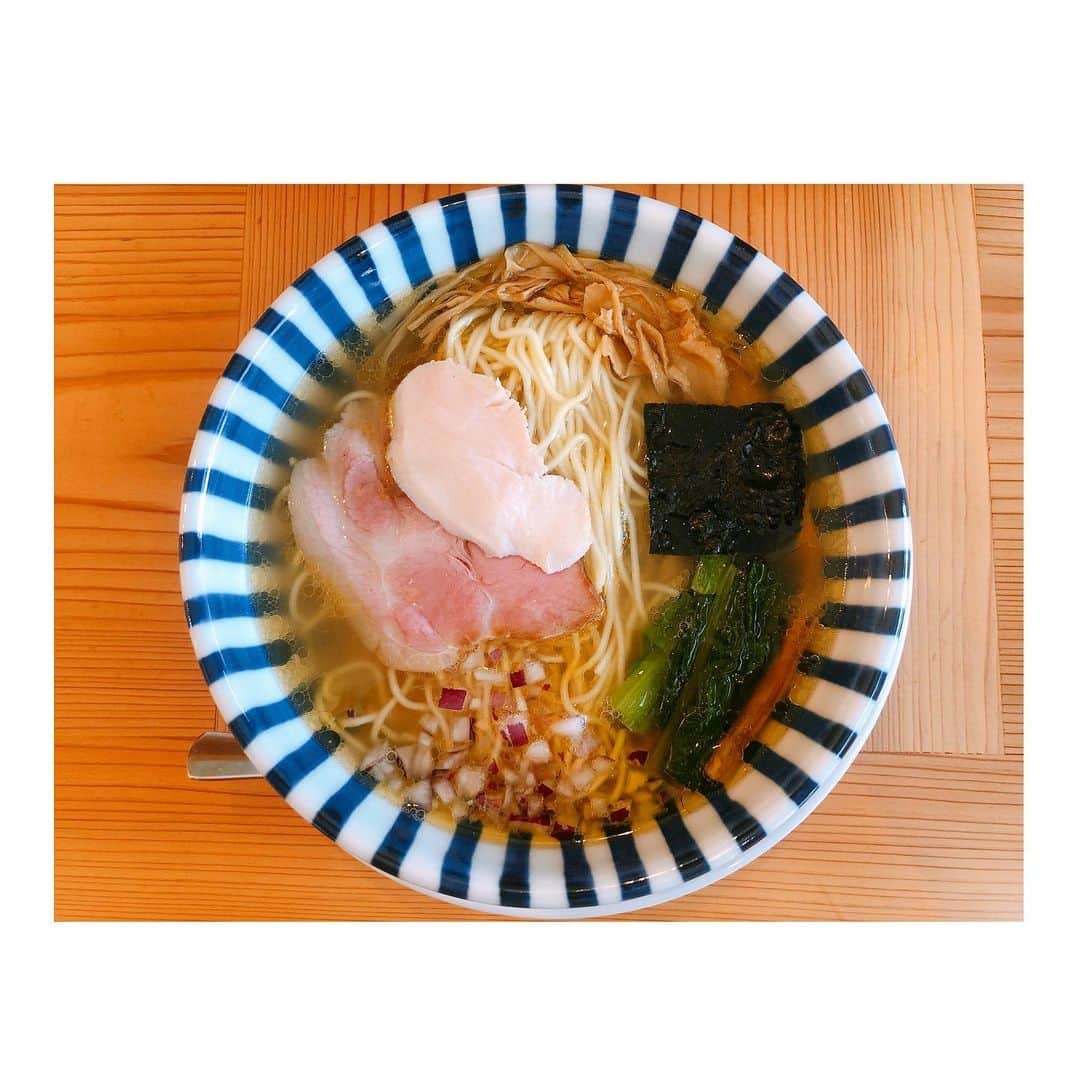 白戸ゆめのさんのインスタグラム写真 - (白戸ゆめのInstagram)「🍓 . このあいだのこと。 IDOモールに行ってきました✨ . 甘酸っぱいいちごのスムージーと🥤 材料ぜーんぶ香川のものの塩ラーメン🍜 . ほんとに今まで食べた中で 1番ってくらいほっぺとろけた🤤 . #香川県 #三木町 #idomall #マルシェ #ねいろや屋 #ラーメン #idocafe #フレッシュシェイク」8月16日 19時54分 - yumeno.s_