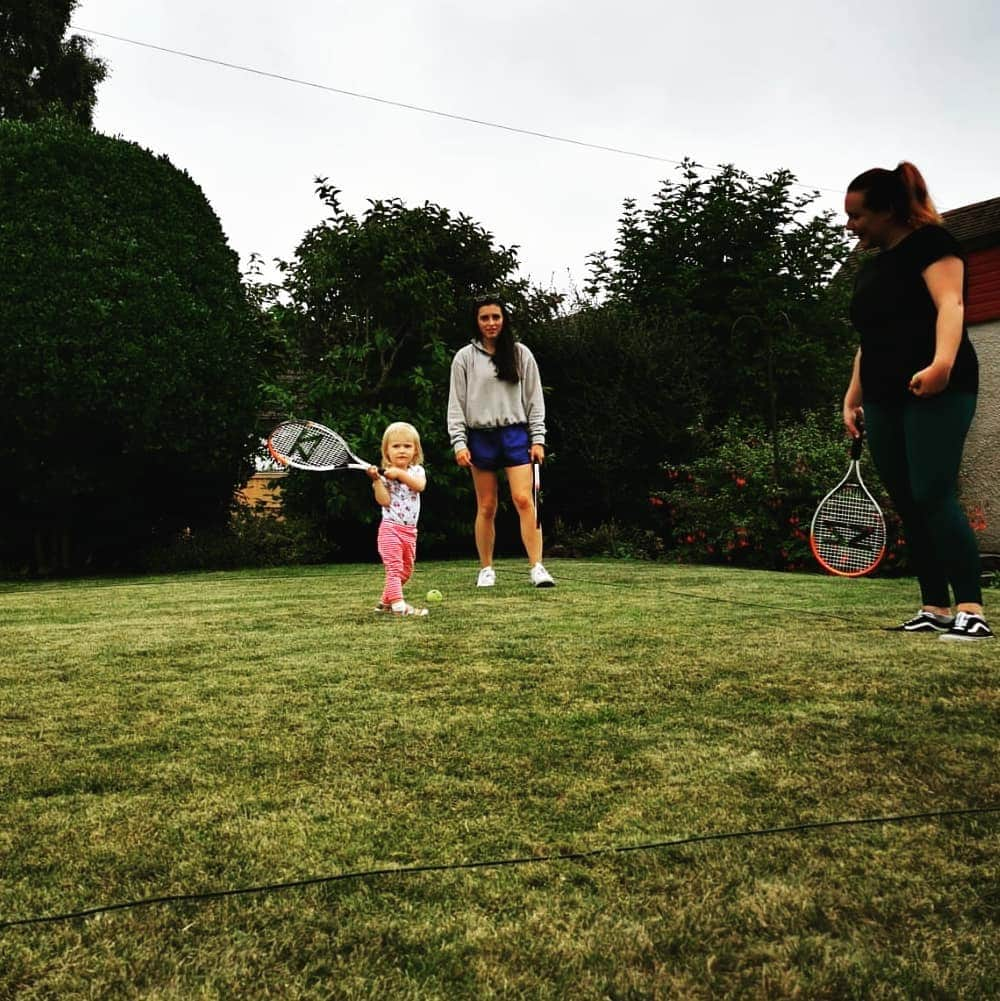 カースティ・ギルモアさんのインスタグラム写真 - (カースティ・ギルモアInstagram)「The annual family (socially distanced) short tennis tournament ⚡🙋🏼‍♀️♥️ Didn't manage to defend my hat-trick of titles 😑 but it was nice to all be back together again 🙆🏼‍♀️ Hope everyone's having a great weekend 😊✌🏼 • • • • • #family #friends #tennis #badminton #scotland」8月16日 19時59分 - kirstygilmourr