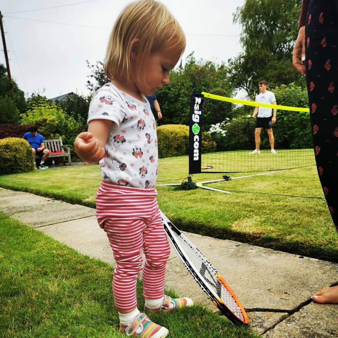 カースティ・ギルモアさんのインスタグラム写真 - (カースティ・ギルモアInstagram)「The annual family (socially distanced) short tennis tournament ⚡🙋🏼‍♀️♥️ Didn't manage to defend my hat-trick of titles 😑 but it was nice to all be back together again 🙆🏼‍♀️ Hope everyone's having a great weekend 😊✌🏼 • • • • • #family #friends #tennis #badminton #scotland」8月16日 19時59分 - kirstygilmourr