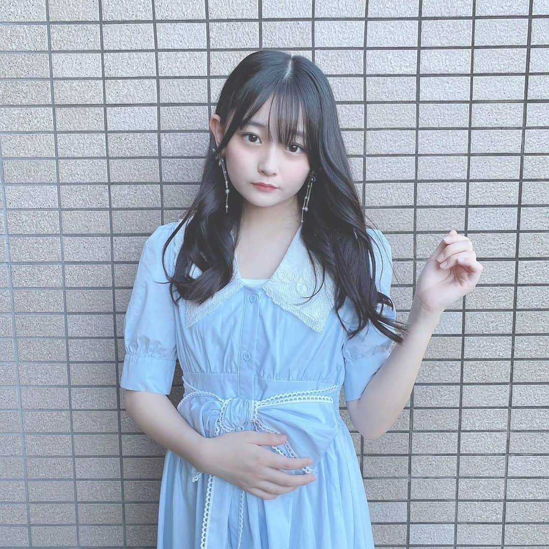 石橋颯さんのインスタグラム写真 - (石橋颯Instagram)「縦巻きしてみた🦋  ･ ･ ･  #ootd #instagood #instalike #followme #いいね #アイドル #水色 #巻き髪 #縦巻き #ワンピース #リボン #pinklush」8月16日 20時04分 - ibuki__hkt48