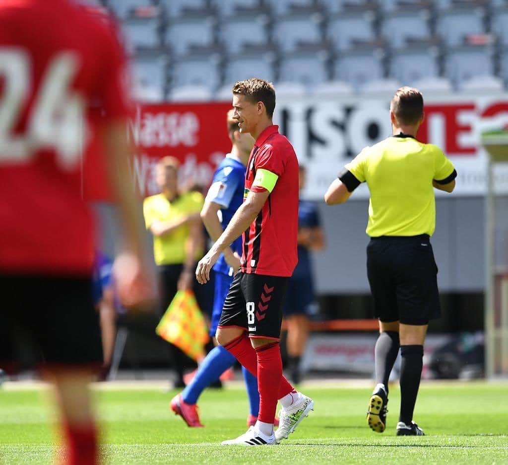 ニルス・ペテルセンのインスタグラム：「#Testspiel #Vorbereitung #Bundesliga #SCFKSC ☀️ #SCFreiburg #SCF #NP18」