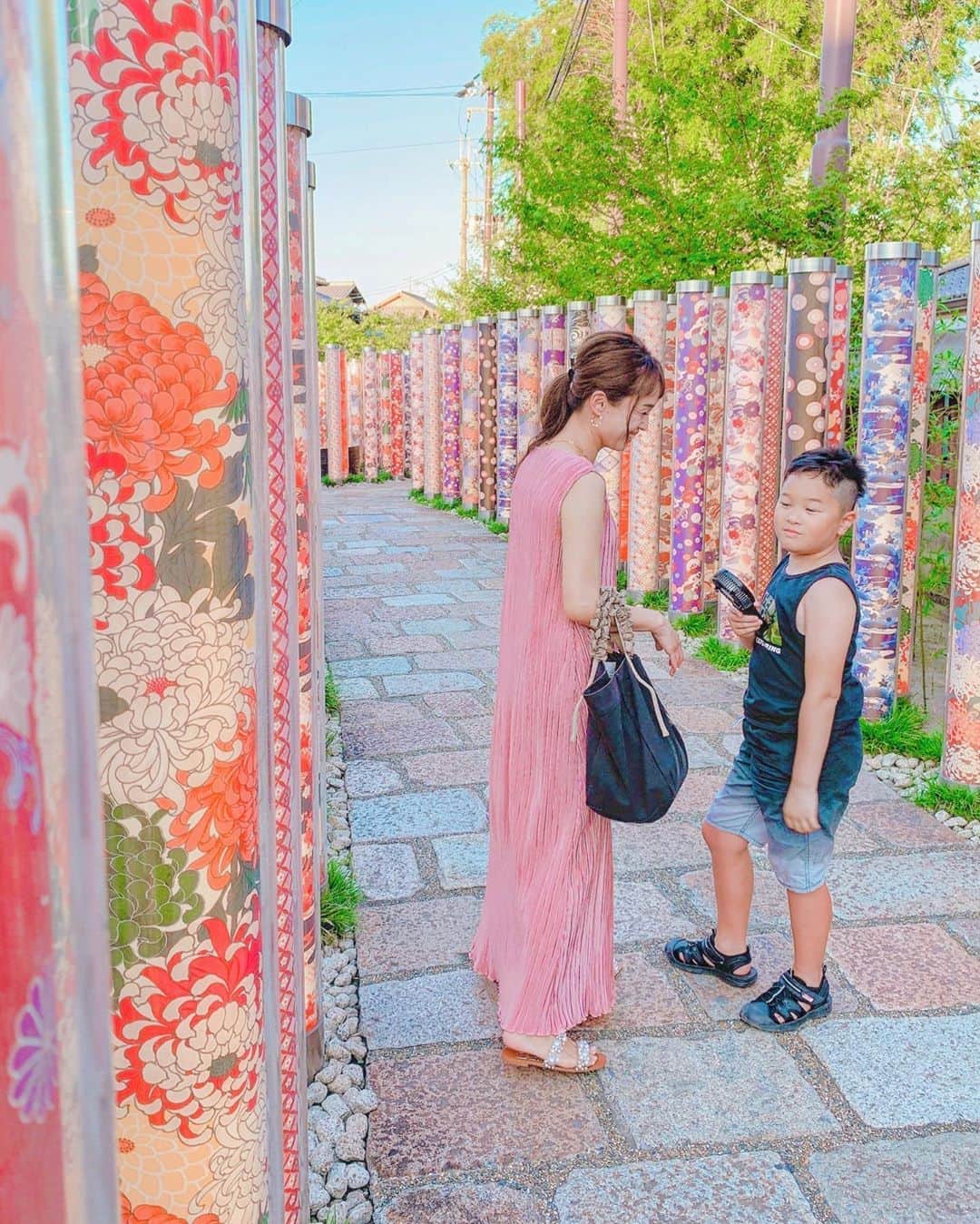 Okada Reinaさんのインスタグラム写真 - (Okada ReinaInstagram)「京都に来てみたものの、39°cという暑さ🥵こんな時でもあるので、こぢんまりと行動しながら休憩しながら🍹  お兄ちゃんはハンディファンを手放してくれませんでした🥵二個持っていってよかった💦 #むっちりボーイ   Op  @birthdaybashshop  Sandal  @zara   コーデはファッションアプリのPARTEで簡単に買えるようになってますよ☺️ TopにURL貼り付けておきます✨  #ootd #outfit #fashion #fashionlover #大人カジュアル#ママコーデ #ママファッション #プチプラコーデ #プチプラファッション #今日のコーデ #コーディネート」8月16日 20時18分 - okarei26