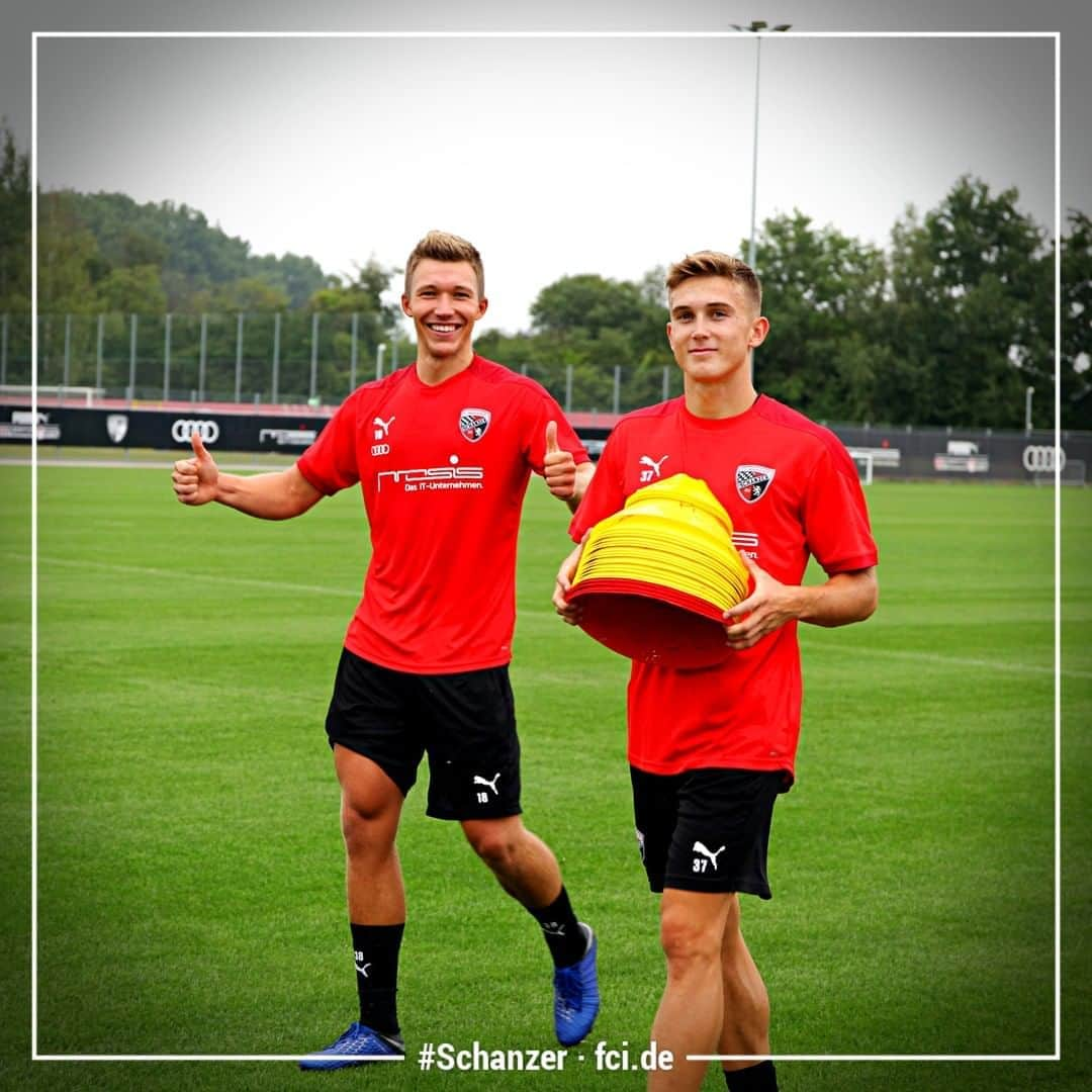 FCインゴルシュタット04さんのインスタグラム写真 - (FCインゴルシュタット04Instagram)「📆 TRAININGSAUFTAKT 🙌 Heute rollte der Ball am @audisportpark wieder 🖤❤️⚽️🏃‍♂  ___ Bei @thorsten_29, @rbnkrau23e, @buntic97, @filipb.11, @bjorn_i_paulsen, Jonatan #Kotzke, @gordonbuech & @patrick.sussek war die Freude groß ‼️👏 Wie sieht's bei euch aus, #Schanzer ⁉️👇 . . #schanzerdassindwir #Schanzerfürimmer #Ingolstadt #FCI #FCIngolstadt #soccer #fussball #football #3liga #fu3ball #zeigtsuns #gemeinsam #zusammen #miteinander #immerweiter #zamhoidn #support #team #Familie #einfachkriegstduwoanders #Trainingsauftakt #Jungs #zurück #back #Spaß #Freude」8月16日 20時24分 - dieschanzer