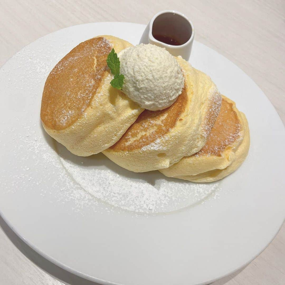 宇田川ももかさんのインスタグラム写真 - (宇田川ももかInstagram)「幸せのパンケーキ🥞 美味しかった🤤🤤 ・ ・ #幸せのパンケーキ#パンケーキ#美味しかった#高校生#高校1年生#fjk#いぐさ#宇田川ももか#テーマパークガール」8月16日 20時34分 - momoka_tpg