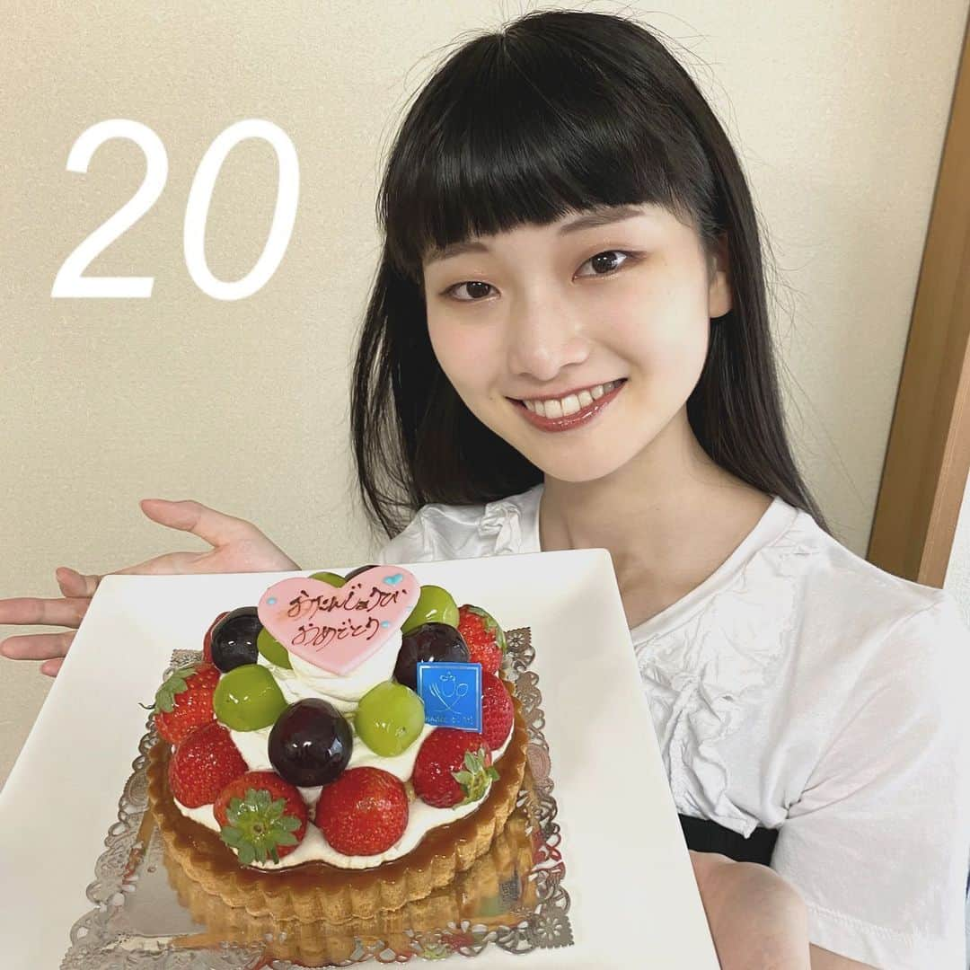 月山京香さんのインスタグラム写真 - (月山京香Instagram)「. 20歳になりました！﻿ ﻿ 答えのない人生を存分に楽しめているのは﻿ 両親をはじめ沢山の方々のお力があってのことです。﻿ ﻿ 私の人生はまだまだこれから！﻿ 感謝の気持ちを忘れずに、何事にも恐れずに挑戦していきます！ ﻿ 皆様沢山のメッセージやお祝いを﻿ 本当にありがとうございます！﻿ これからも愛してやってください❤️」8月16日 20時27分 - i_am_kyoka_yade