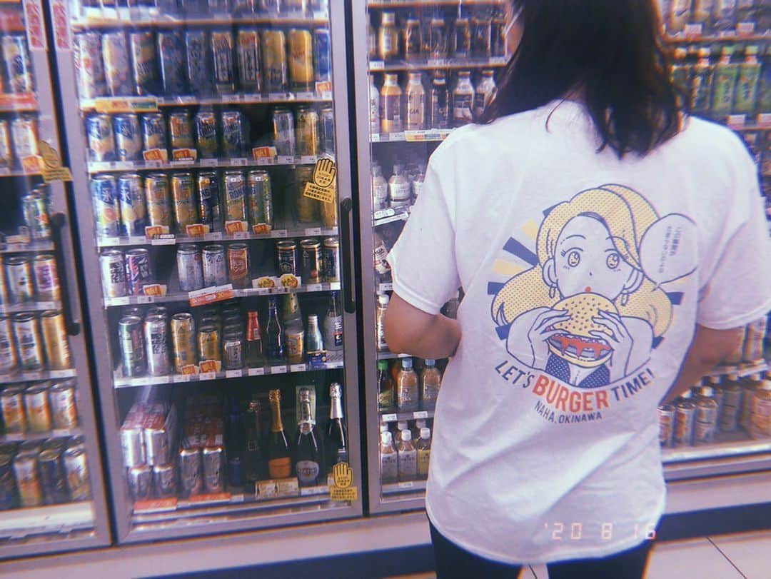 小野寺友香のインスタグラム：「＊ 届きました〜！😻🙏🏻  @burgertime_naha 🍔⏰ 最強に可愛いの🥺💞 ありがとうございます！ いつか絶対行きます！ #この瞬間がたまらないのよね」