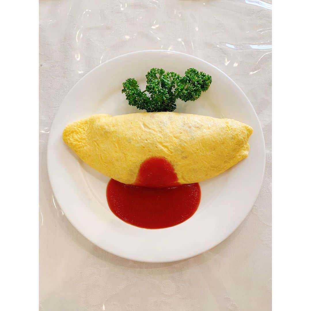 川島幸恵さんのインスタグラム写真 - (川島幸恵Instagram)「🥚🥚🥚﻿ ﻿ とろけるたまご🤤﻿ ﻿ ﻿ #lunch #lunchtime﻿ #omeletterice #omelette﻿ #dayoff﻿ #オムライス #煉瓦亭 #銀座﻿ #ランチ #大好物」8月16日 20時44分 - sachie118