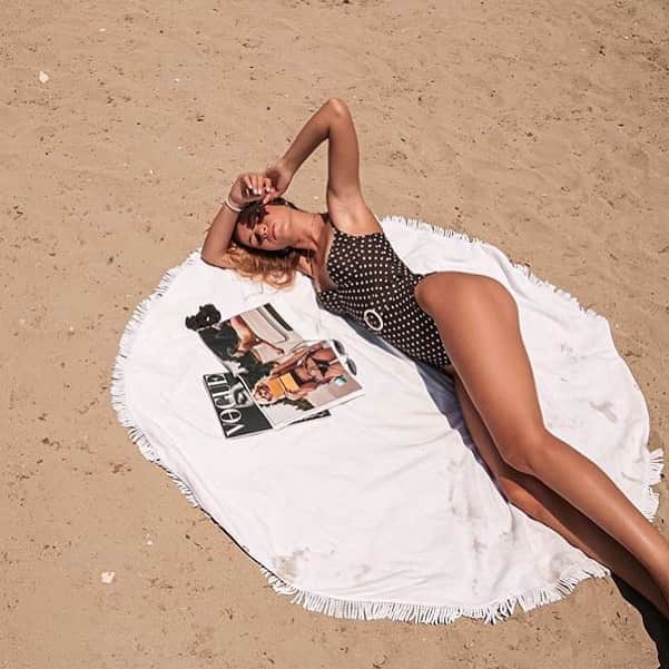 CALZEDONIAさんのインスタグラム写真 - (CALZEDONIAInstagram)「Sunday = sunbath ☀️ [Onepiece Roberta]#calzedonia #italianBeachwear #summer」8月16日 20時52分 - calzedonia