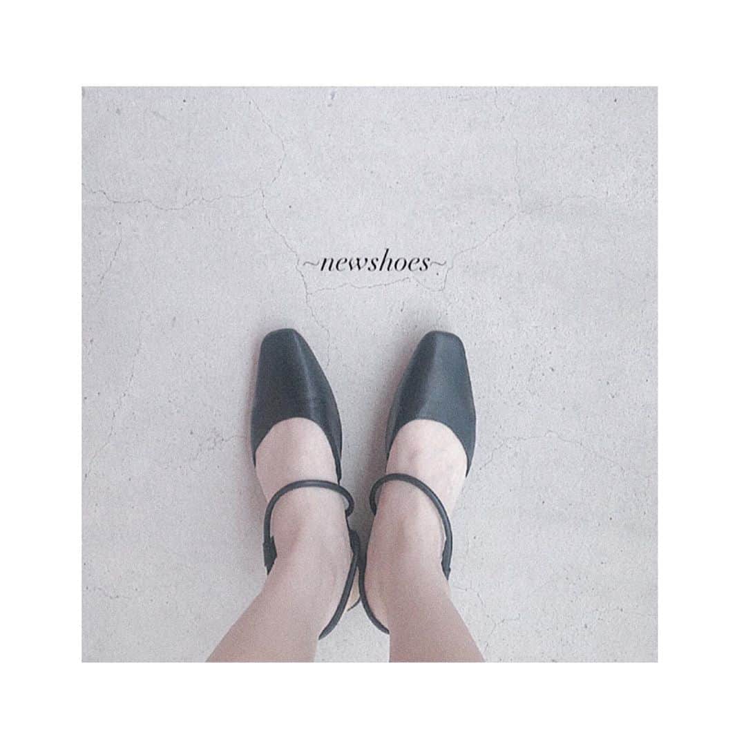 こあ（ゆずこあ）のインスタグラム：「・ いつもスニーカーとかが多いんだけど珍しく少し 上品なshoesをゲットしました🛒🤍👠 @u_dresser さんのshoes🥺👠」