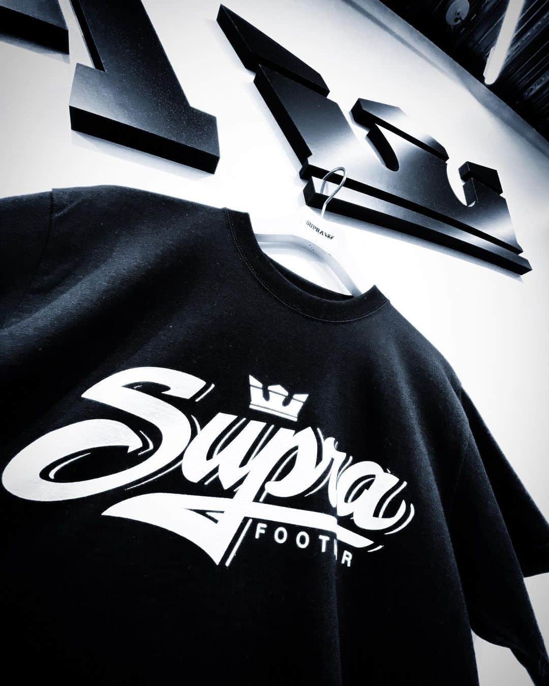 SUPRA TOKYOさんのインスタグラム写真 - (SUPRA TOKYOInstagram)「Re-Stock. 【SUPRA SIGNATURE S/S T-SHIRT】  -BLACK GREY-  IN STORE & ONLINE  #suprafootweartokyo #t_shirts #black #harajuku #tokyo #odaiba」8月16日 20時44分 - supratokyo