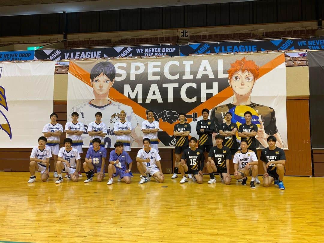 喜入祥充のインスタグラム：「ハイキュー!!×V.LEAGUE SPECIAL MATCH 2020 このような企画に選手として参加できてとても嬉しく思います！ プレーしている自分も見てくださった皆さんも、とても楽しめたのではないかと思います！ リアル小さな巨人として日向や星海のようなプレーが少しはできたかな？？ このような素晴らしい企画ができたこと、選手、監督、ハイキューファンの皆さん、関係者の皆さんに感謝でいっぱいです。 本当にありがとうございました！ お疲れっしたーーー！！！！  #ハイキュー‼︎  #msby  #msbyblackjackal  #ハイキュー_vリーグ  #リアル小さな巨人 #日向翔陽  #喜入祥充  #vリーグ」