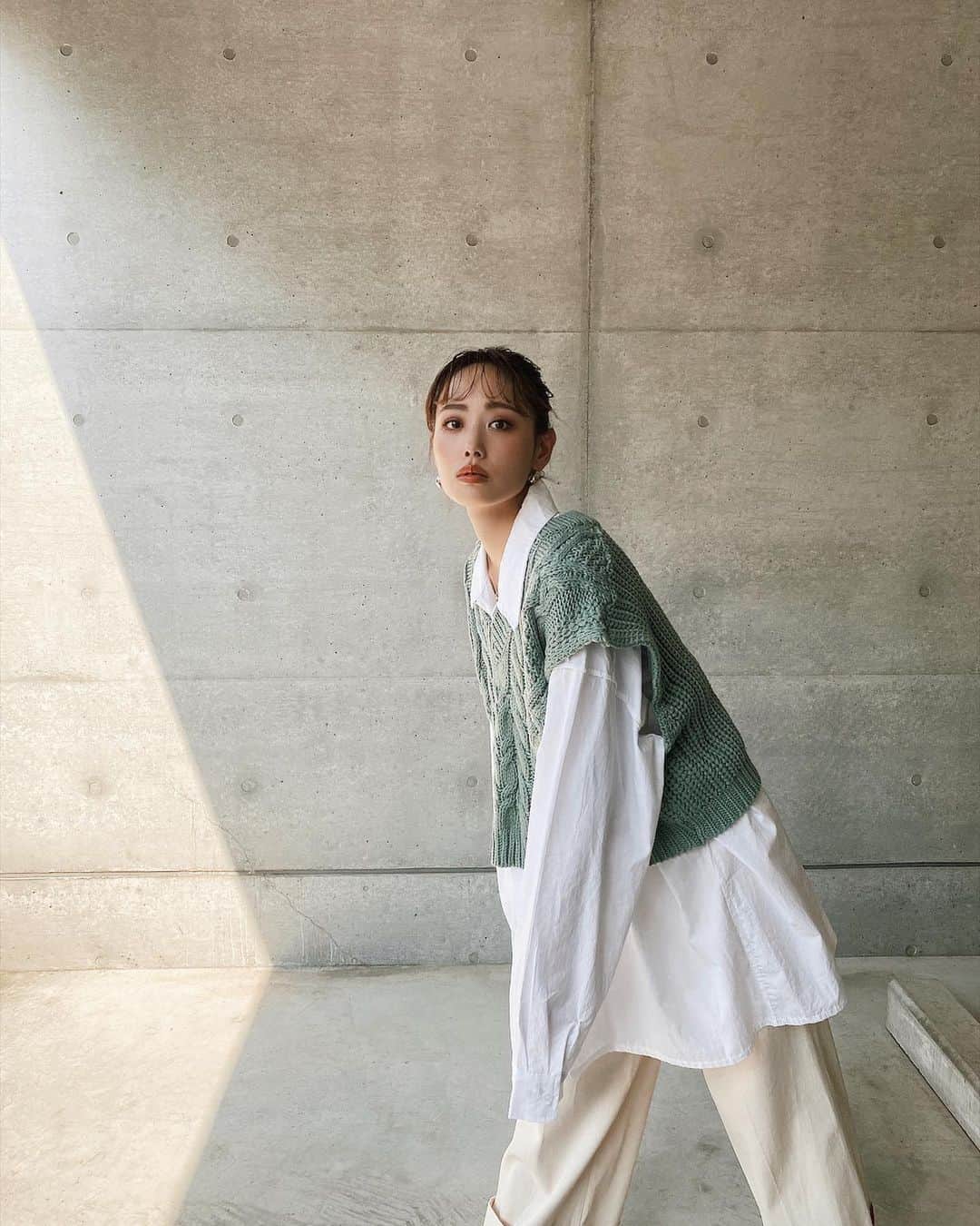 三方美穂さんのインスタグラム写真 - (三方美穂Instagram)「🍈🍈🍈 可愛すぎるニットベスト🤍 @amail_official  アイボリーもあって2色買い決定だっ！ #ミント #ミントグリーン #ニットベスト #レイヤード #オーバーシャツ」8月16日 21時01分 - mihomikata