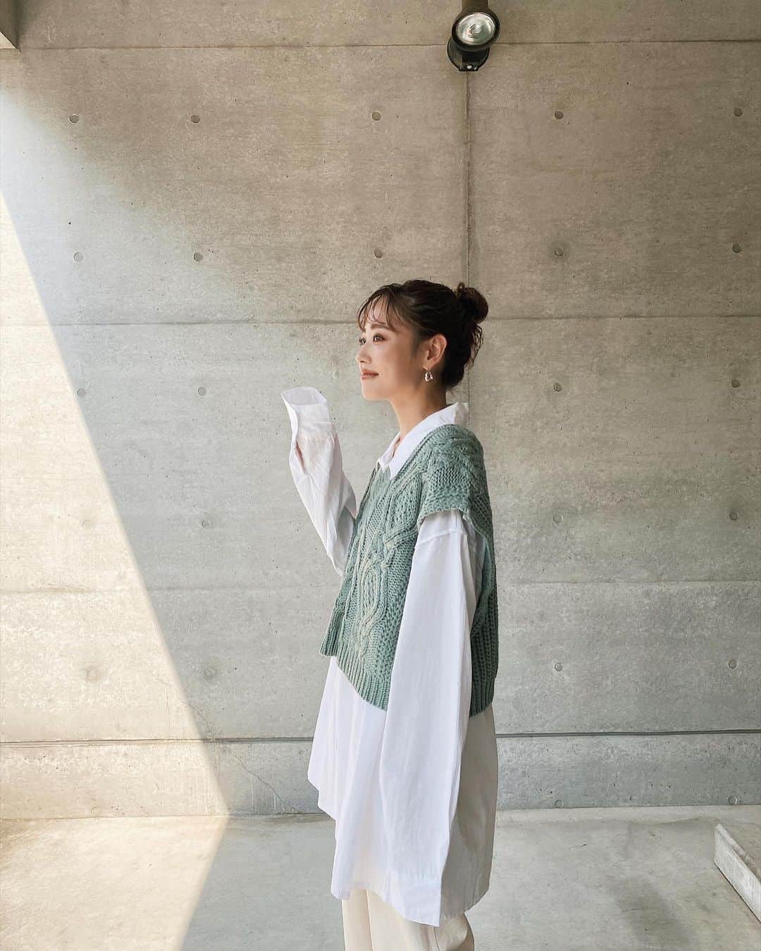 三方美穂さんのインスタグラム写真 - (三方美穂Instagram)「🍈🍈🍈 可愛すぎるニットベスト🤍 @amail_official  アイボリーもあって2色買い決定だっ！ #ミント #ミントグリーン #ニットベスト #レイヤード #オーバーシャツ」8月16日 21時01分 - mihomikata