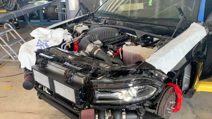 ビル・ゴールドバーグのインスタグラム：「I have a small addiction to extremely fast cars..... here’s a peak at our current project 😉  Head over to @goldbergsgarage  and check it out!!!! 👊 @dodgeofficial @speedkore01 @gearheadfabrications @kw_suspension @nittotire @hre @metrongarage @sonictoolsusa @bendpak @magnaflow #spear #jackhammer #whosnext #musclecar #demon #hellcat #twinturbo」