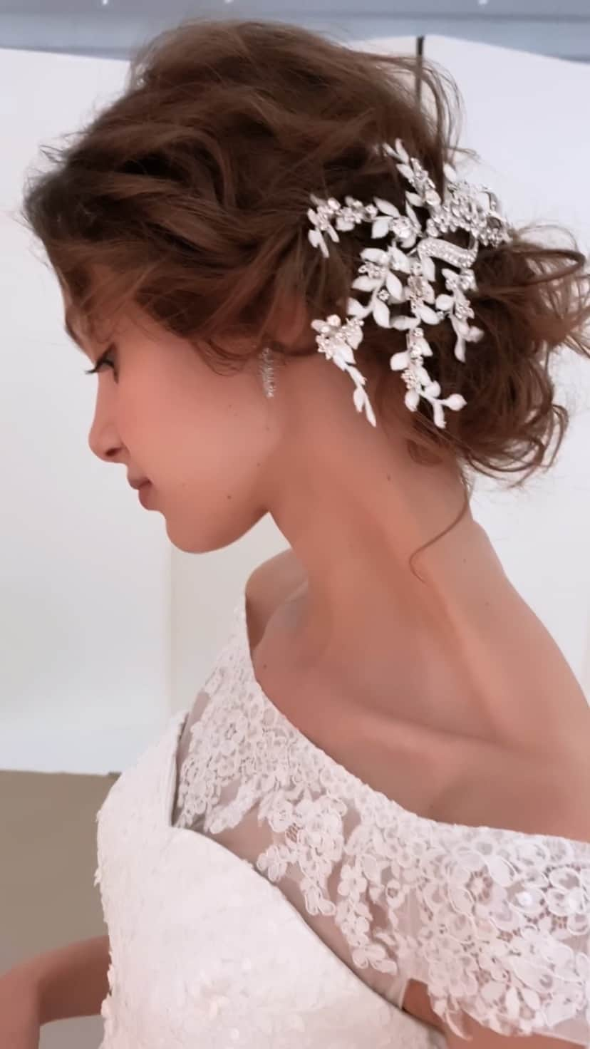 Gendaiのインスタグラム：「【wedding hair】 @takamibridal_costume @takamibridal . . . #ヘアスタイル#ヘアアレンジ#ヘアアレンジ動画#ヘアセット#アレンジ動画#ウエディング#ウエディングヘア#ウエディングドレス#ブライダル#ブライダルヘア#花嫁#プレ花嫁#プレ花嫁準備」