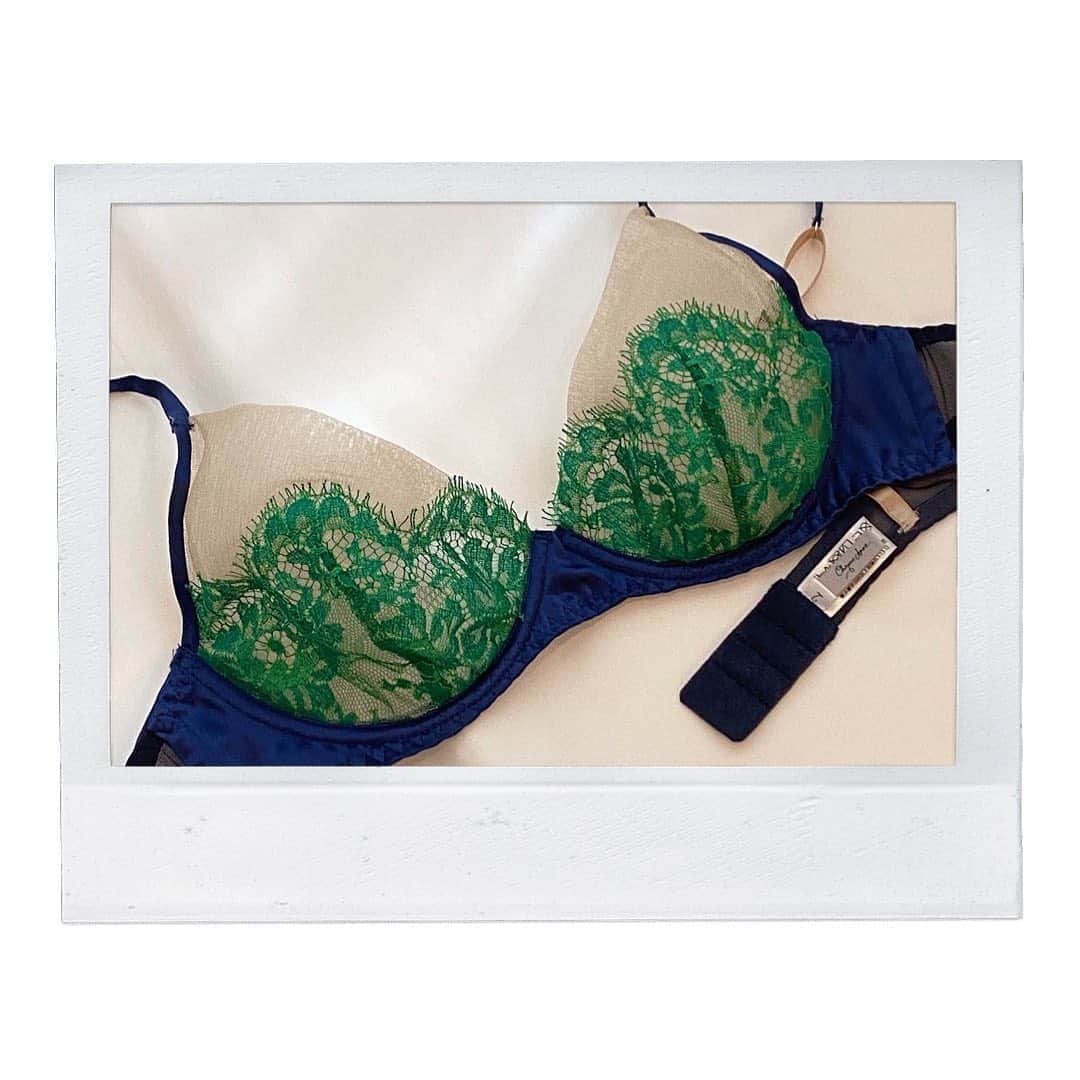Chiyono Anneさんのインスタグラム写真 - (Chiyono AnneInstagram)「Colours of the Earth🌏  Emerald lace & indigo silk 真夏にぴったりの地球の色のランジェリー  #chiyonoanne #bespoke #lingerie #ordermade #bra #チヨノアン」8月16日 21時06分 - chiyono_anne