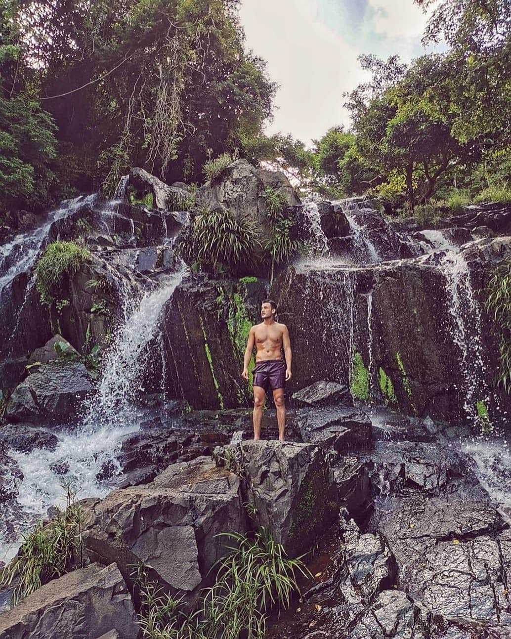 Kam Wai Suenのインスタグラム：「Pretending to be in the Philippines #notrip #lockdown #lockedup #lockedinhongkong #waterfall #littlehawaii  . . . #discoverhongkong #discoverhk #explorehongkong #explorehk」