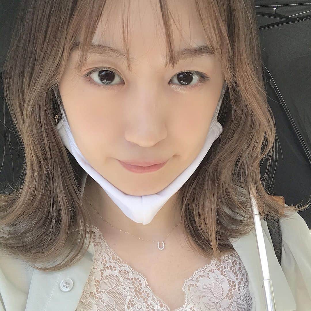 のインスタグラム：「↑↑↑ この肌、化粧して4時間経ったものなのです！ ＊もちろんお直し無し！＊ ＊マスク着用！＊  結局一日中お直ししませんでした🤭  --塗る順番--  ▶︎▶︎日焼け止め @fukumitsuya_shop  アミノライス　UVミルク  ▶︎▶︎CCクリーム @vintorte  ミネラルCCクリーム  割とナチュラルなツヤ肌になるので、 Tゾーン、小鼻だけ 私はパウダーをささっと塗ります🙆‍♀️✨  めちゃくちゃ良すぎてびっくり😂🧡  #化粧#オーガニック#ナチュラル#化粧品#日焼け止め#CCクリーム#化粧下地#メイク#メイク好き#ナチュラルメイク #オーガニックコスメ #ナチュラルコスメ#いいね返し  #いいね返しは絶対 #like4likes #likeforlikes  #japancosmetics #金沢産#京都の化粧品 #金沢の化粧品 #ナチュラルな暮らし #オーガニックのある暮らし   #vintorte  #福光屋」