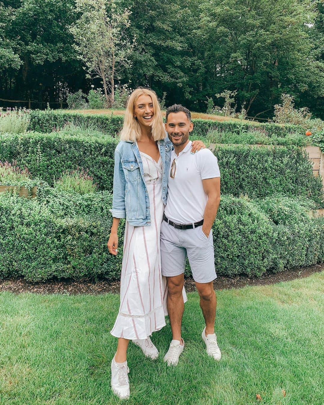 Zanna Van Dijkさんのインスタグラム写真 - (Zanna Van DijkInstagram)「The countdown is officially on... it’s 11 days until we move into @oursurreynest 🙊 I can’t wait to share the journey of turning our new house into a home with you guys 🙌🏼 @houseninedesign we have a big project on our hands! ❤️ #oursurreynest #escapinglondon #movinghouse #homedecor #interiordesign #londoners #surreylife」8月16日 21時09分 - zannavandijk