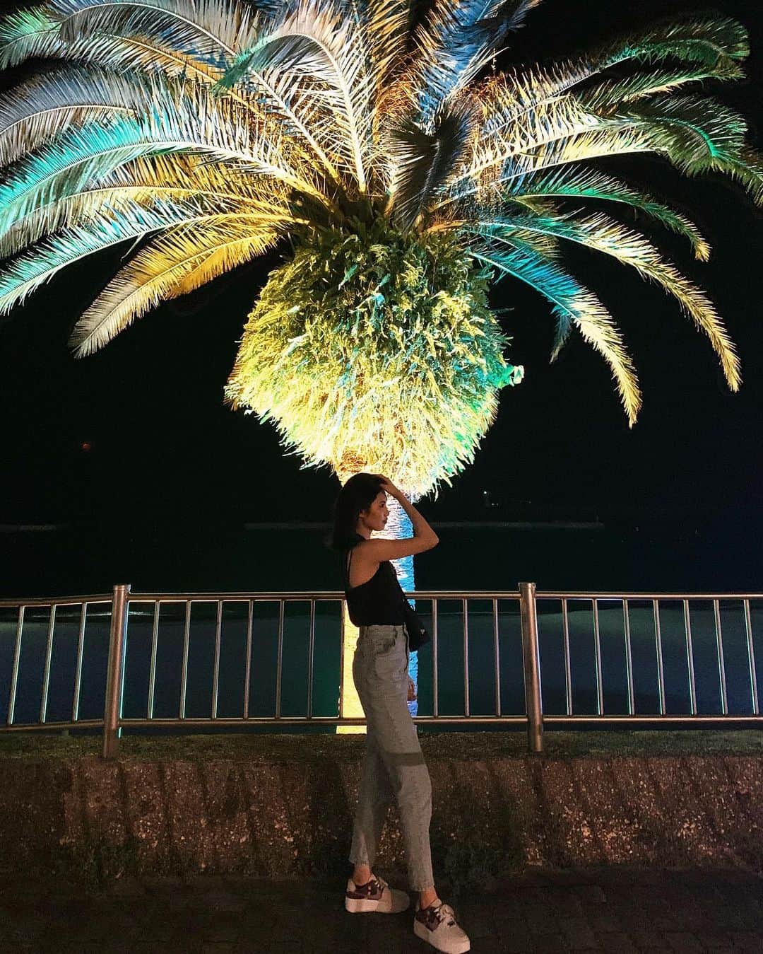 岡山瑠沙のインスタグラム：「ヤシの木ライトアップ🌴💡 雰囲気あって素敵だった💜」
