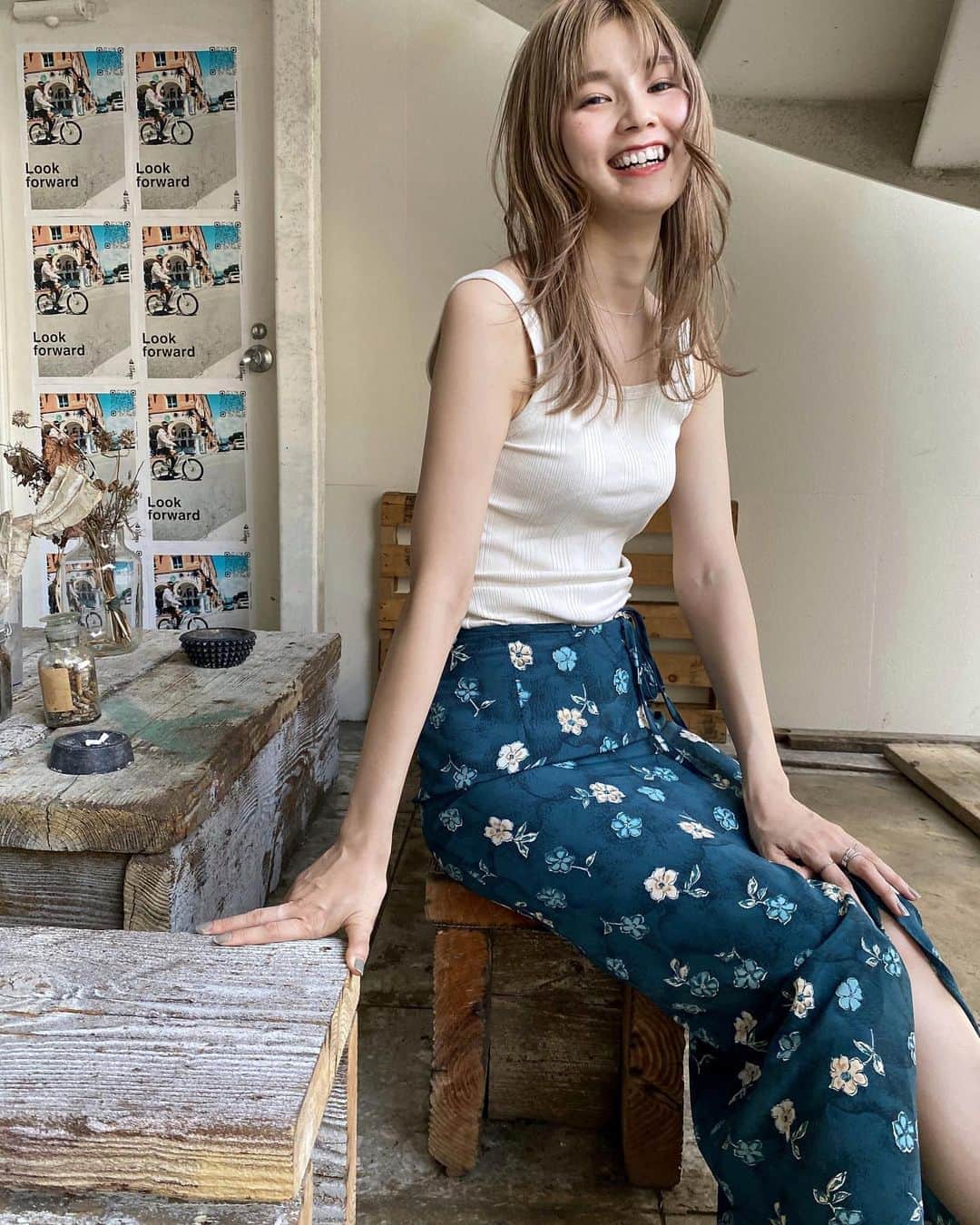 松田 美奈子のインスタグラム：「vintageのスカートが可愛いくてにやけた🧚🏻🌿 . tops... @allumerofficial  skirt... @merci__jp  . . #vintage #ヴィンテージ#スカート#tank #tanktop#タンクトップ#ロングスカート #ootd#ootdfashion」