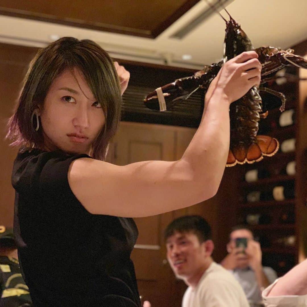 のインスタグラム：「Soe soeさんと 仲間たちと  #mewe #wolfgangsteakhouse  #mma #bjj #happybirthday」
