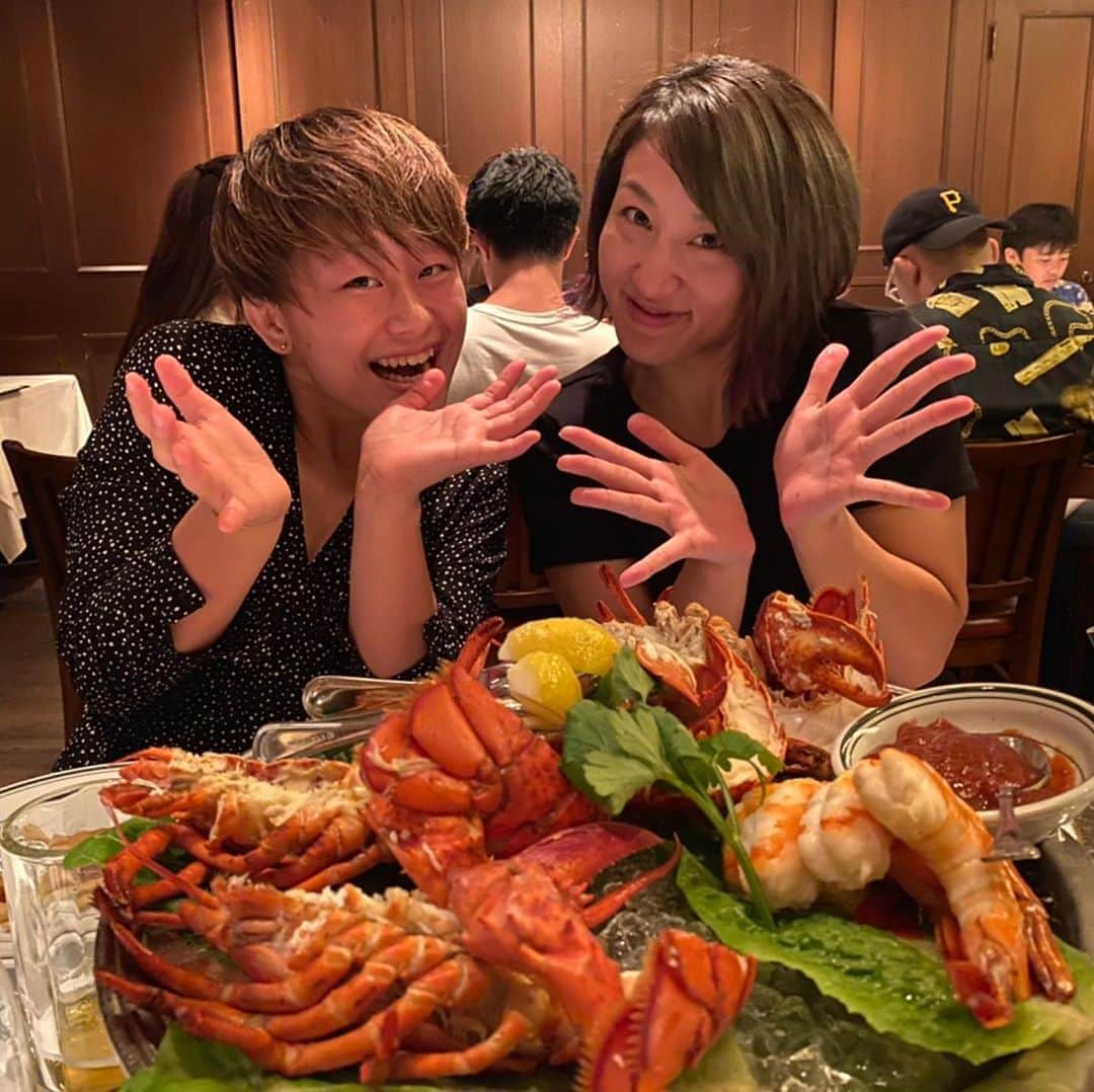 杉山しずかさんのインスタグラム写真 - (杉山しずかInstagram)「Soe soeさんと 仲間たちと  #mewe #wolfgangsteakhouse  #mma #bjj #happybirthday」8月16日 21時24分 - shizukasugiyama0211