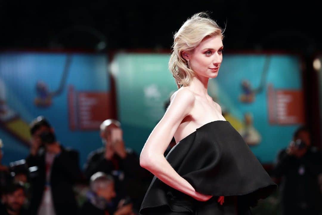 Vogue Australiaさんのインスタグラム写真 - (Vogue AustraliaInstagram)「#TheCrown has cast Australian actor #ElizabethDebicki as its final #PrincessDiana. Debicki will take on the iconic role for seasons five and six, the latter of which has already been confirmed as the final season of the hit royal series. Link in bio for more. 📷 Getty Images」8月17日 8時19分 - vogueaustralia