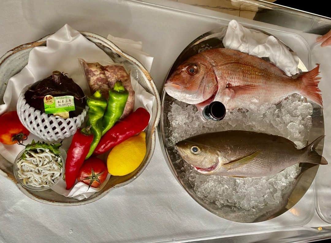 ImotoEtsuyo さんのインスタグラム写真 - (ImotoEtsuyo Instagram)「@ilbrio.official  先日伺った時の写真。 ・  「ILBrio」のメニューは、 全てワゴンの上にあり、 15種類以上の前菜と デザートを 好きなものから選べるスタイル^_^ ・ メインもワゴンの上の 新鮮なお魚、お肉を好きな調理方法で　 頂けます！  前菜、パスタ、メイン 選ぶのが楽しい🎵  美味しかった。 　　 また行きたいなあ。 ・ ・ 去年、一昨年も 一緒に食事していた私達✨✨ これからもよろしくね。 #happybirthday  #誕生日  ・ #ootd  #fashion  #ワンピース ➡︎ @romile_official  #dinner  #イルブリオ  #ilbrio  #東京グルメ #gourmet  #六本木ヒルズ  #六本木グルメ  #foodstagram  #food  #六本木イタリアン  #イタリアン #roppngi  #roppngihills」8月17日 7時02分 - bisuhada