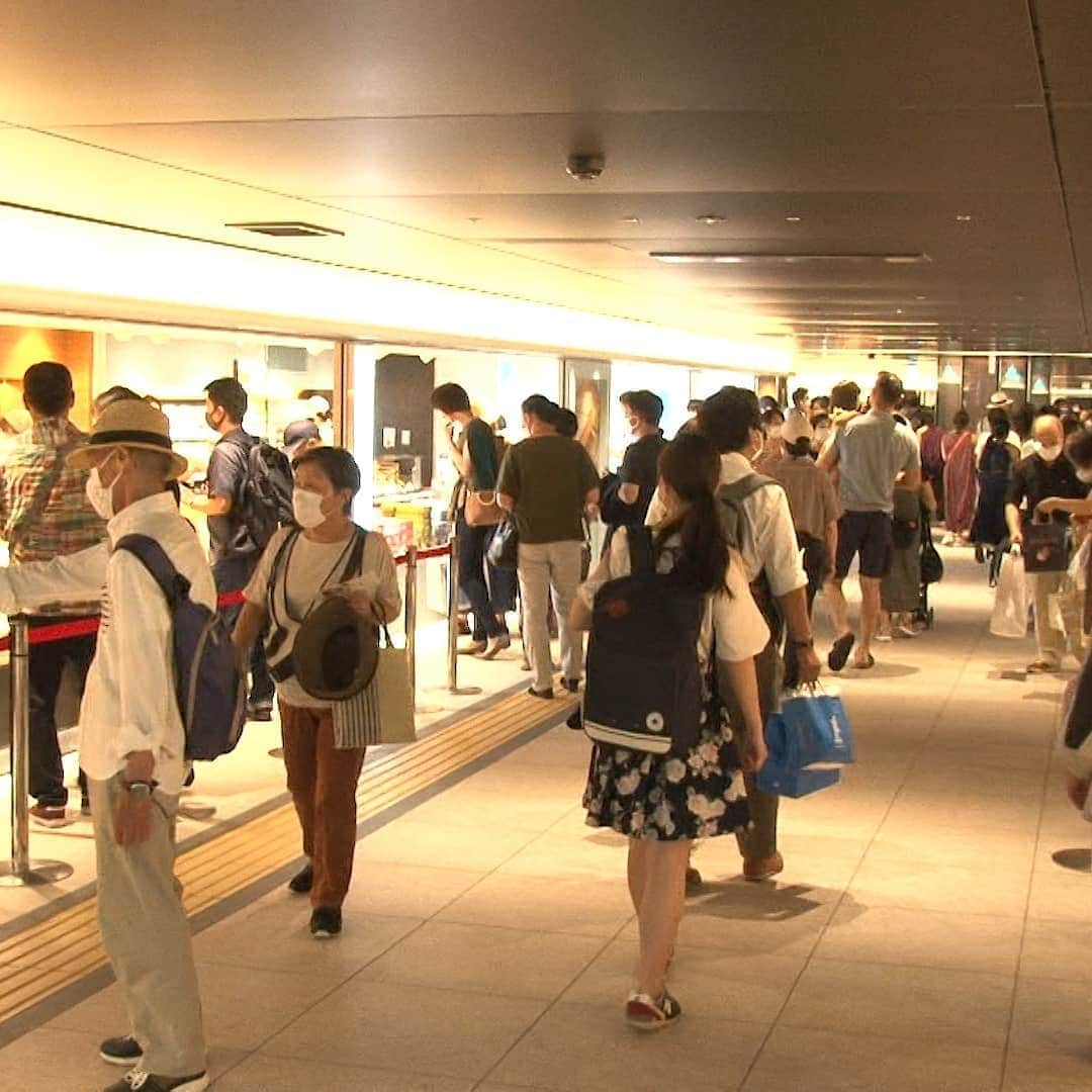テレビ東京「ガイアの夜明け」さんのインスタグラム写真 - (テレビ東京「ガイアの夜明け」Instagram)「8月18日(火)夜10時「ガイアの夜明け」は 【いま駅が最高の売り場に！】 東京駅に誕生したばかりの巨大エキナカ「グランスタ東京」。 153の店舗はどれも個性的な店ばかり。 そのオープンまでを完全密着しました！ さらに、駅と駅の高架下が今、おしゃれに大変身。 街と人に合わせた魅力的な空間に生まれ変わっていました。 お楽しみに！  《ロケ》 #BEIGE, #C+ #THEKISS 《スタジオ》 #BEIGE, #BRAHMIN #THEKISS 《取材》 #JR東日本 #東京駅 #グランスタ東京 #鉄道会館 #羽田市場 #中央ラインモール #東武鉄道」8月17日 7時48分 - gaia_no_yoake