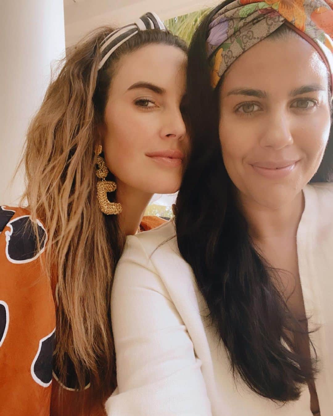 Elizabeth Chambers Hammerのインスタグラム：「Behind every strong woman.  Love you sm @gabriellakhalil and couldn’t have survived that last couple of months without you. ✨」