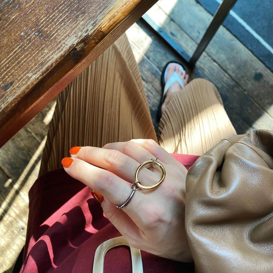 美生のインスタグラム：「#heyon﻿ ﻿ ﻿ 💍 @_hyeon_jp  ﻿ ﻿ 一目惚れした可愛すぎるリング♡﻿ めちゃめちゃお気に入り！﻿ 冬はニットと合わせよ🧶﻿ ﻿ @___mikik___ さんがおしゃれで可愛くて﻿ たまりません🤦🏻‍♀️💕﻿ ﻿ ﻿ ﻿ お盆休みも終わり﻿ 今日から通常モード✔︎﻿ 今週はめちゃハードなので﻿ お気に入りを身につけて﻿ 乗り切ろう💪🏻✨﻿ ﻿ ﻿ ﻿」