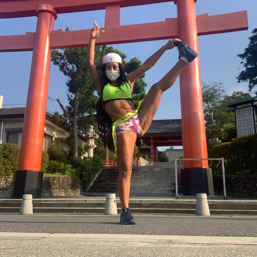 峰岸ふじこさんのインスタグラム写真 - (峰岸ふじこInstagram)「#東伏見稲荷神社 この画像は貴重で　ポーズ撮った瞬間 溝に　携帯がおちて 警察👮‍♀️の方　区役所の方がきてくれて 溝の工事に3時間かかり 携帯取り出し成功😄 まじ　コントやんw 思いだしたらw 警察の方3人ががりと区役所の方 ほんまありがと❤️」8月17日 8時13分 - fujikofengan