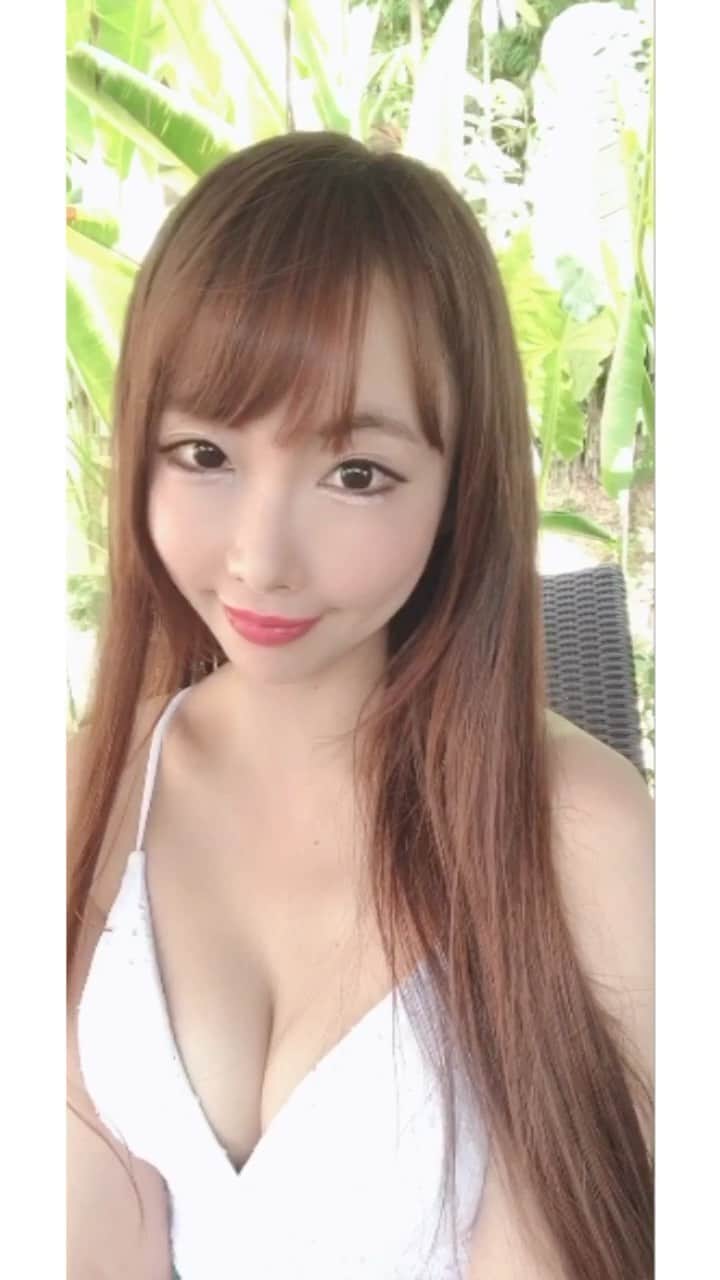 のインスタグラム：「リール機能使ってみたよ💞  #インスタグラビア #グラビア #水着 #bikini #bikinigirl #swimwear #sakachikumi #坂地久美」