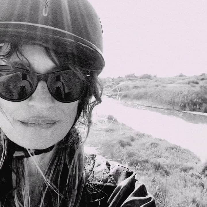 カロリーヌ・ド・メグレのインスタグラム：「Camargue 💘 🎶 Camarón de la Isla」