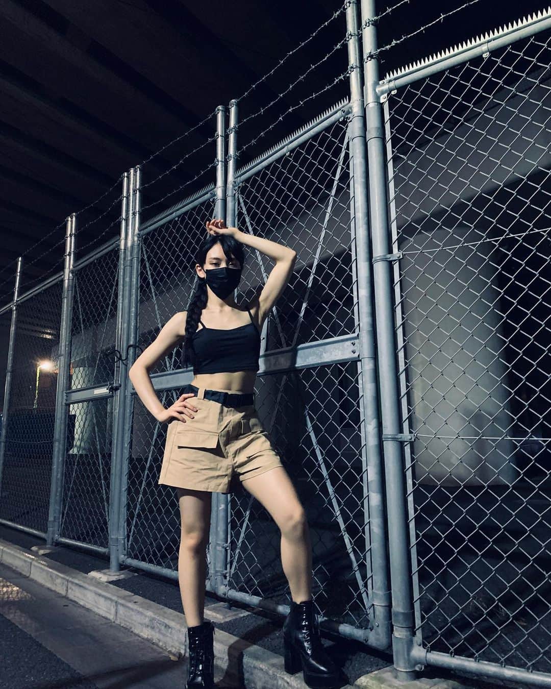 長谷川晴奈さんのインスタグラム写真 - (長谷川晴奈Instagram)「カッコよく撮ってみた📸 写真撮られるの慣れてない😂 しかもトレ後だから顔疲れてる👍🏻お疲れー笑  #腹筋　#筋トレ女子　#自分磨き　#bodymake #美容 #トレーニング」8月16日 23時33分 - haruna_hasegawa71