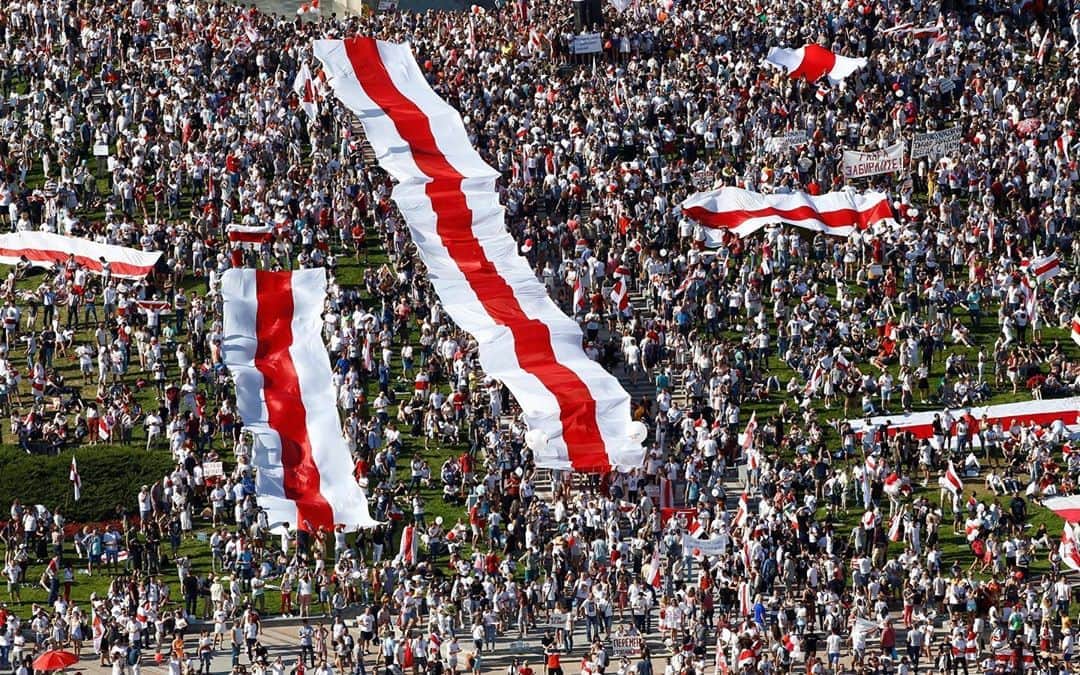 NBC Newsさんのインスタグラム写真 - (NBC NewsInstagram)「People take part in a protest on Sunday against the presidential election results in #Belarus, demanding the resignation of President Lukashenko and the release of political prisoners.   As tensions continue to grow over last weekend's disputed presidential election, tens of thousands gathered for rival protests this weekend. Tap the link in our bio to read more.  📷 @vasilyfedosenko / @reuters」8月16日 23時35分 - nbcnews