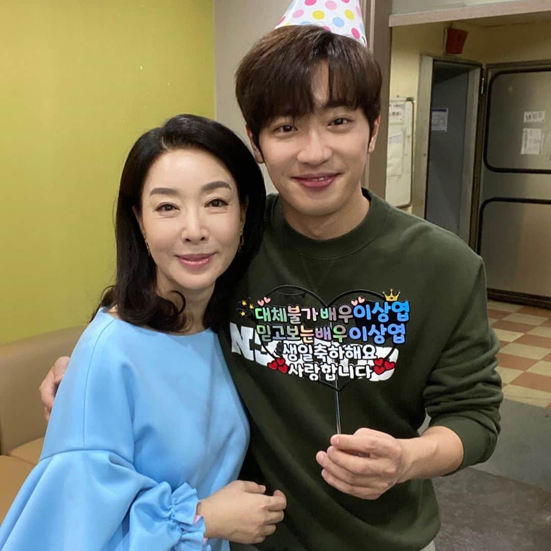 のインスタグラム：「#한번다녀왔습니다 May. 8. 2020 엄마와 규진이 #엄마한테잘하자」