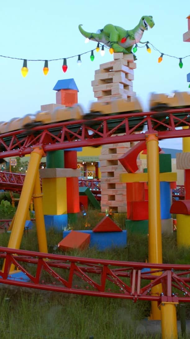 Walt Disney Worldのインスタグラム：「Let out a scream for #NationalRollerCoasterDay! Now sit back in your seat as we launch you, spin you and send you on some loop the loops aboard our roller coasters at Walt Disney World Resort and other Disney Parks around the world. #DisneyMagicMoments ✨」