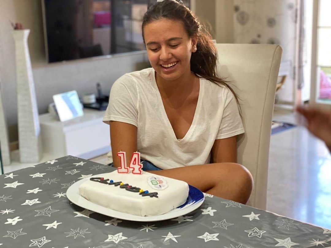 ジョルディ・コディーナのインスタグラム：「Feliz cumpleaños @claauucoodiinaa_ !!! Q mayor te haces... y q bruja...!😂😂😂 te quiero!!! ❤️❤️❤️」