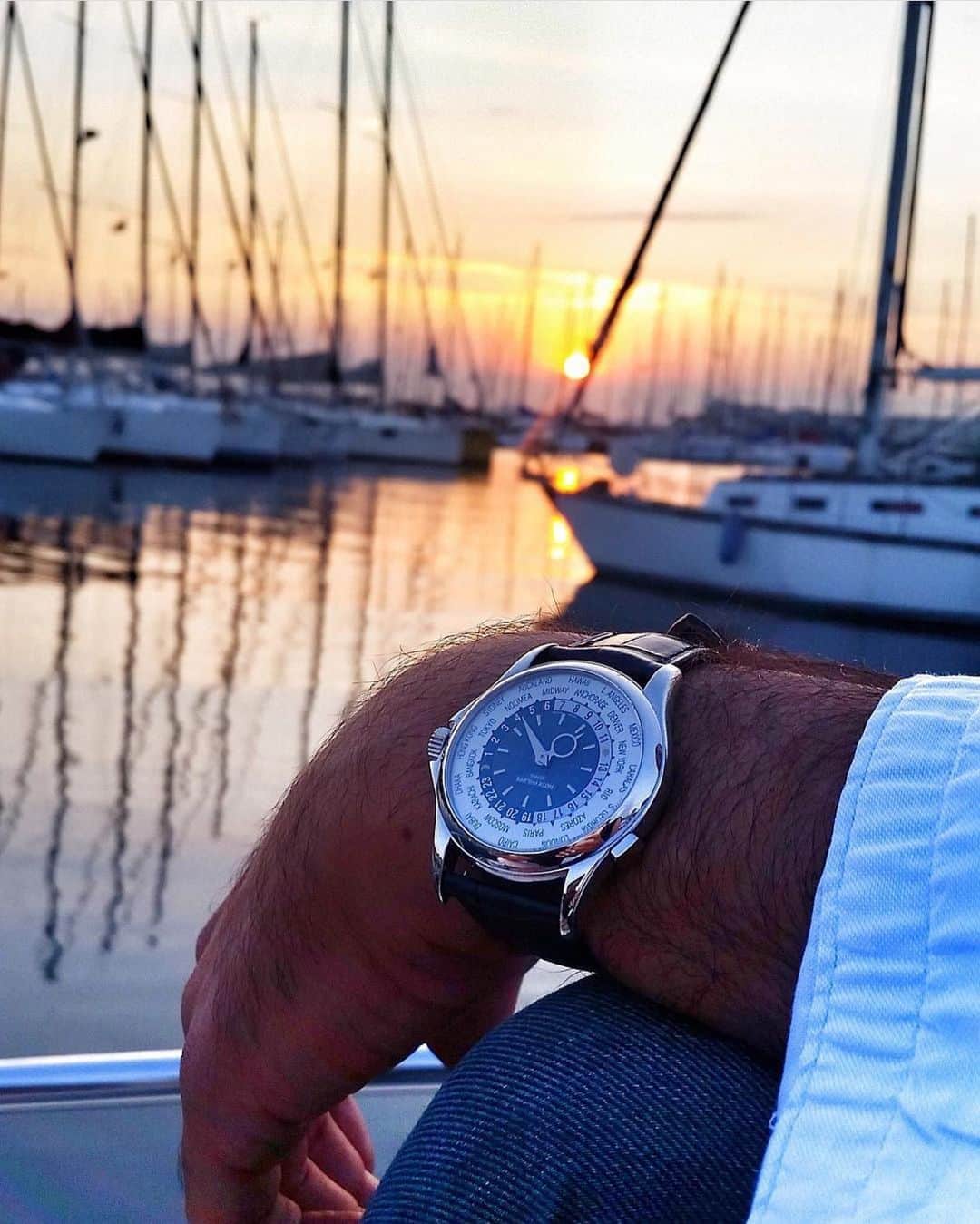 WATCHMANIAさんのインスタグラム写真 - (WATCHMANIAInstagram)「I know, i know i posted this picture before. But i love this picture in so many ways. Patek #5130p World Timer Platinum at Kalamış Marina, Istanbul.」8月16日 23時56分 - watchmania