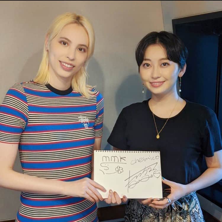 のインスタグラム：「8/17（月）#ディアフレンズ ﻿ ゲストは・・・﻿#ラップユニット  #chelmicoのRachelさんとMamikoさん﻿🌻🌻 @chelmico﻿ @ohayoumadayarou﻿ @______mmk______﻿ ﻿ ふたりの出会いのお話、﻿ New Album「#maze」には﻿ 子ども時代のトラウマが盛り込まれている！！？😵﻿ ﻿ 【#森永乳業 #CafeTalk】初めて買ったCDは⁉️💿﻿ ﻿ #チェルミコ﻿ #EasyBreezy﻿ #映像研には手を出すな！﻿ #長谷川白紙﻿ #思い出野郎Aチーム﻿ #mabanua﻿ @U-zhaan﻿ #坂本美雨 #MiuSakamoto﻿ @miu_sakamoto﻿ #ディアフレンズ﻿ #tokyofm #JFN﻿ #今日のひとこと #全国38局ネット﻿ #radiko #radikoタイムフリー﻿ @tokyofm_official」