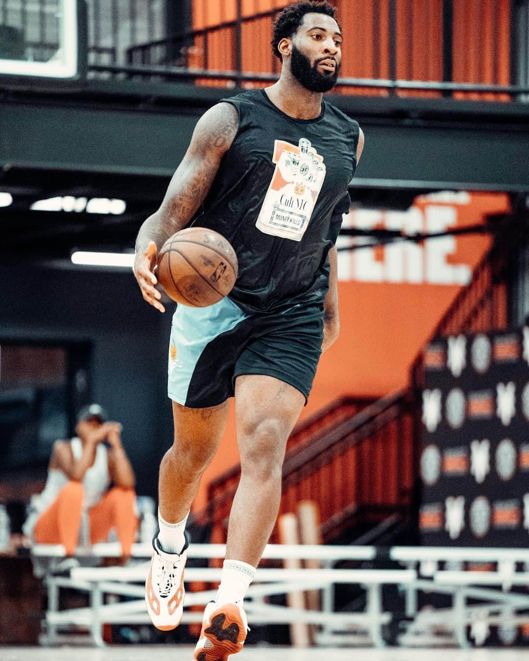 アンドレ・ドラモンドのインスタグラム：「My first love... 🏀🦋🤍🏁」
